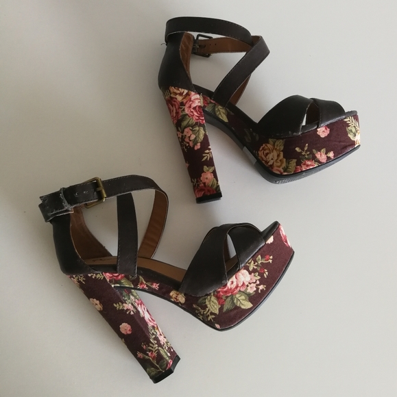 ❤️[3/$35] Qupid Strappy Floral Platform Block Heel - Picture 2 of 9